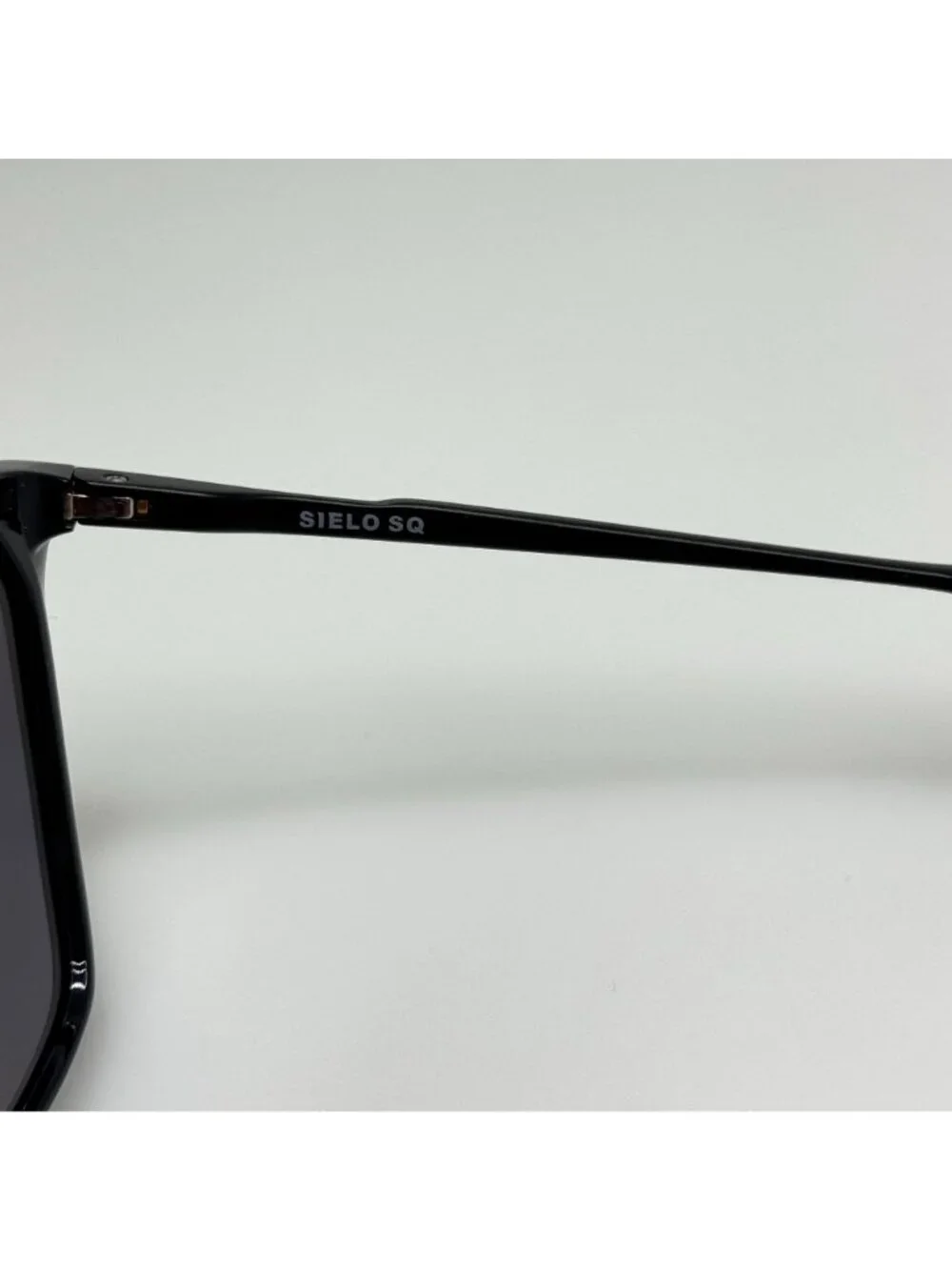 Oakley Sunglasses OO9480-0157 Sielo SQ Black 57-18-141